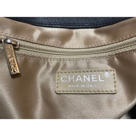 SALE!!! ๐๐๐Chanel Hobo large CC stitched with pouch Bag - Picture 6 of 16